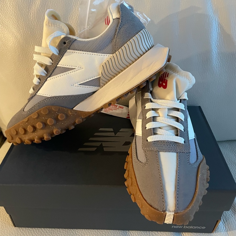 This sneakers are not my size. Never worn. UXC72